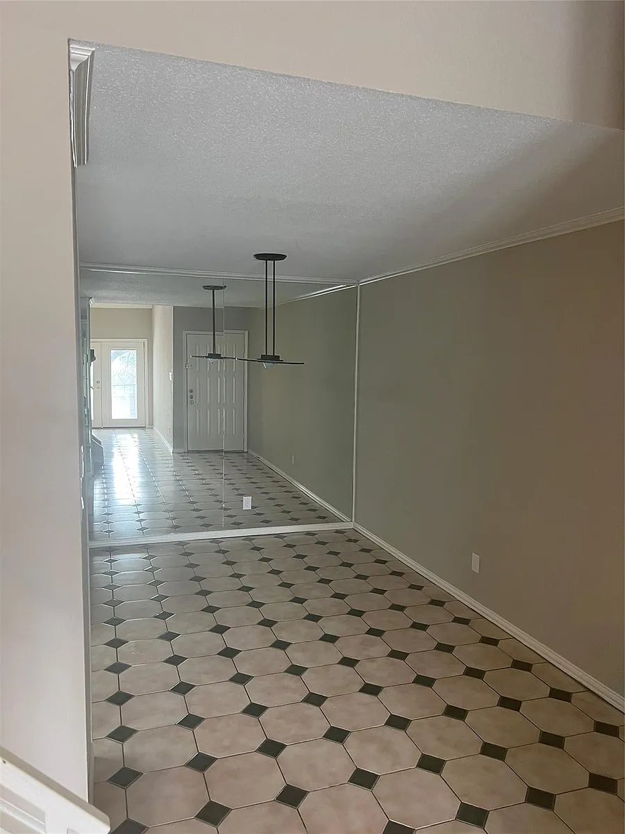 Building Photo - 10811 Richmond Ave #56