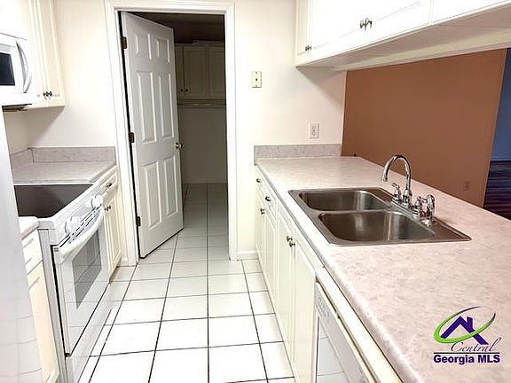 4th image of 101 Emerald Ct