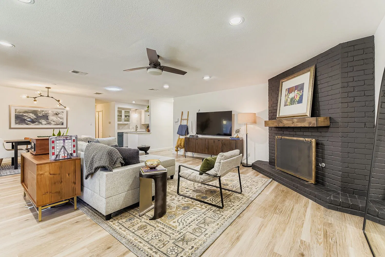 3 bed, 1517 sqft, $7,776 — Photo 3