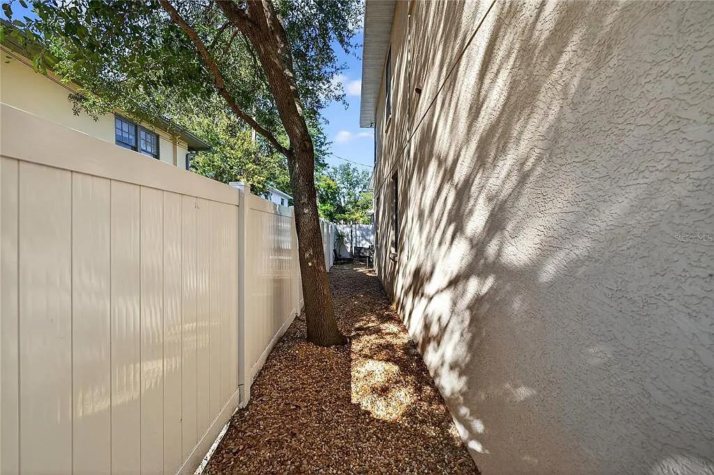 3 bed, 2.5 bath, 1410 sqft, $3,750 — Photo 3