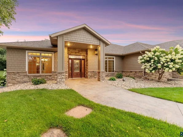 101 E 12th St, Dell Rapids, SD 57022