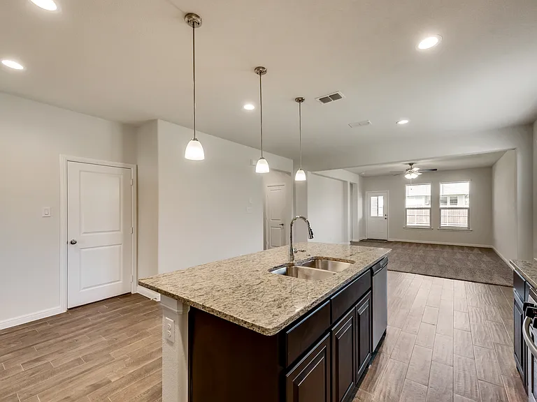 415 Helm Ln — Photo 3