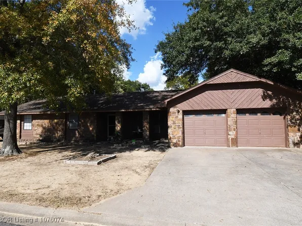 1617 S Colonial Cir, Sallisaw, OK 74955