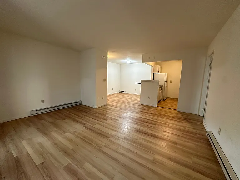 University Park Apartments near Cornell University — Photo 432