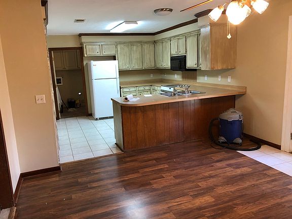 4th image of 506 Bradford Dr