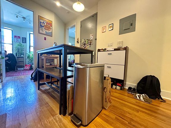 2nd image of 654 Park Pl #3RF