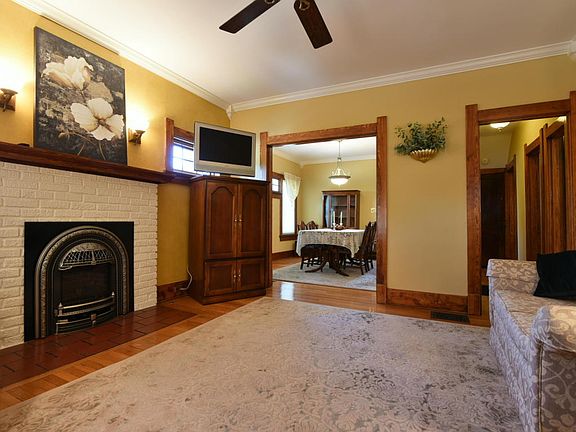 5th image of 2122 Woodbourne Ave