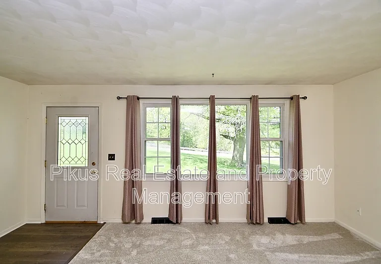 3300 Lake Center St NW — Photo 4