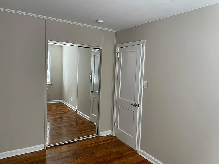 2305 Bernard St — Photo 10