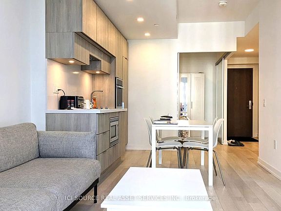 3rd image of 39 Roehampton Ave #3210