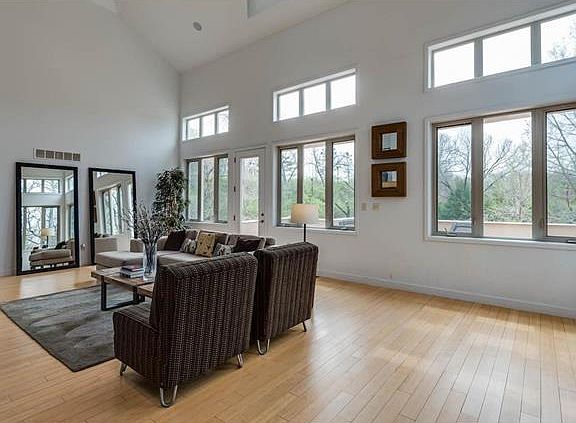 3rd image of 1207 Dubois Ct