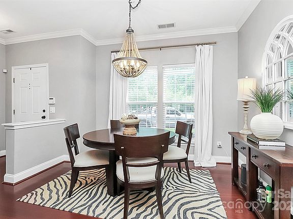 5th image of 10378 Alexander Martin Ave