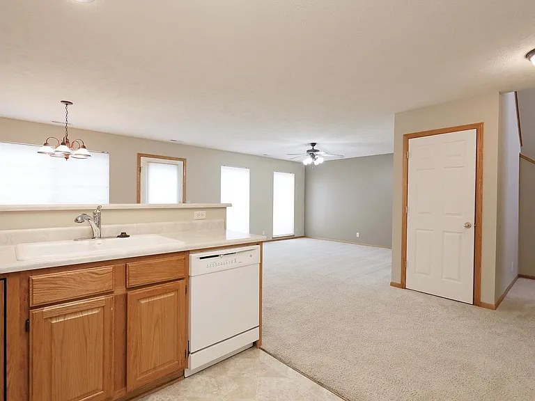 6907 Naples Dr — Photo 9
