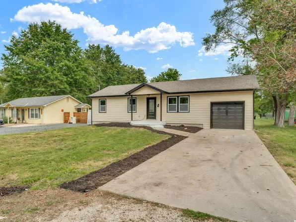 831 Elm St, Lawrence, KS 66044