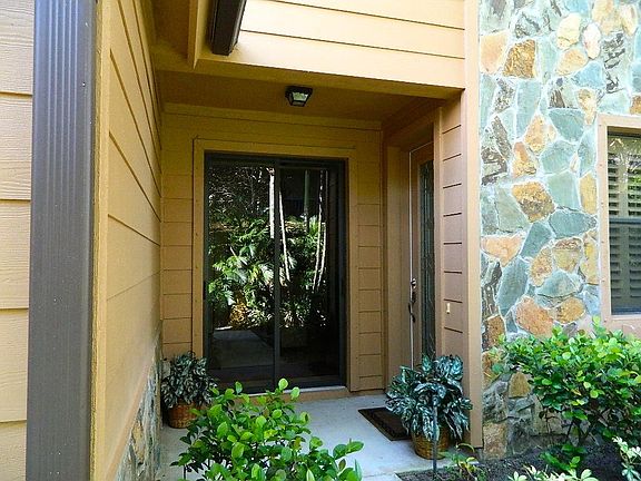 3rd image of 126 SE Crestwood Circle #426