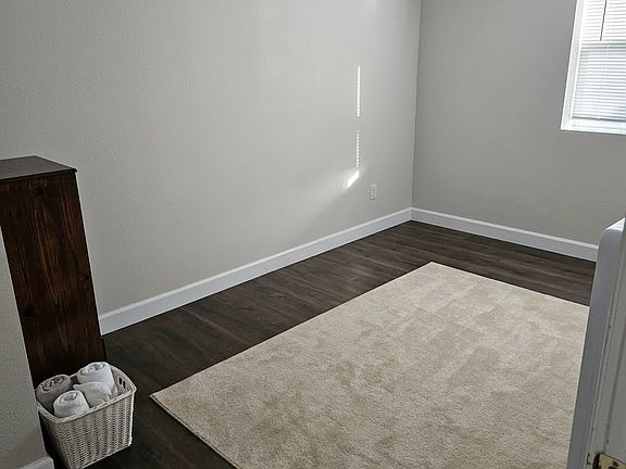 4th image of 719 Jackson St