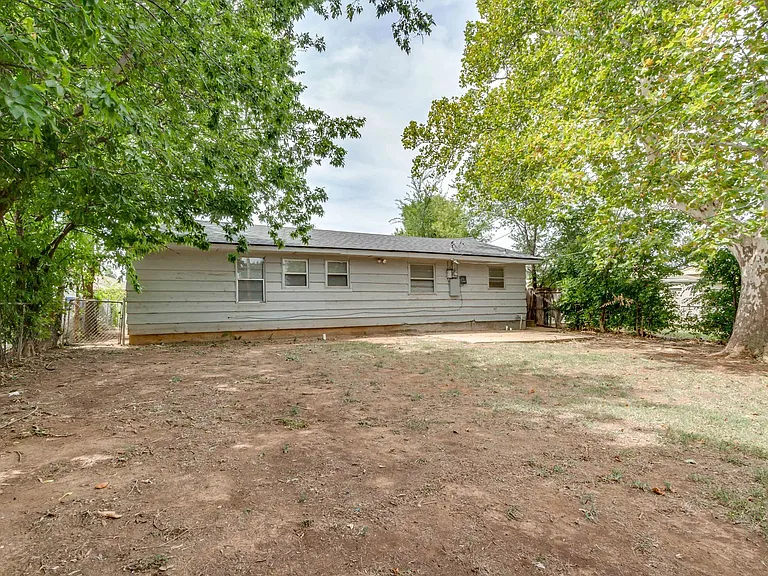 3005 SW 52nd Pl — Photo 41