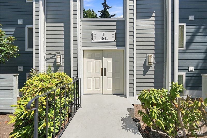 5th image of 4641 W Lake Sammamish Parkway SE #F305