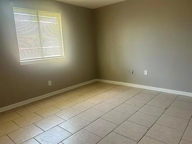 3 bed, 2.0 bath, 1100 sqft, $1,750 — Photo 2