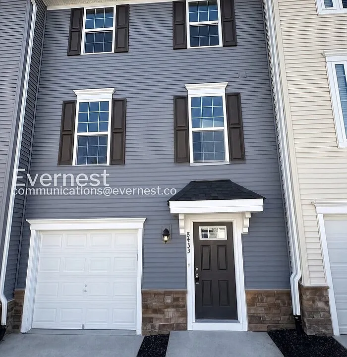 8433 Devries Ln