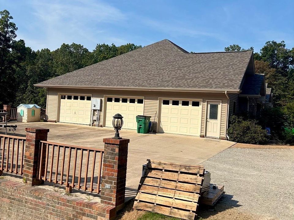 2nd image of 95 Hunterbrook Ln