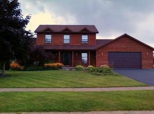 481 Whispering Pines Cir, Rochester, NY 14612