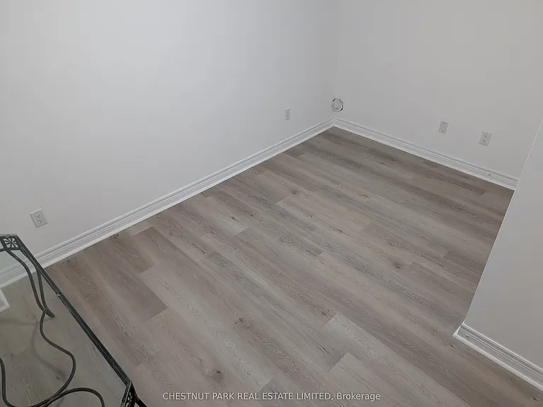 2823 Saint Clair Ave E #LOWER — Photo 7