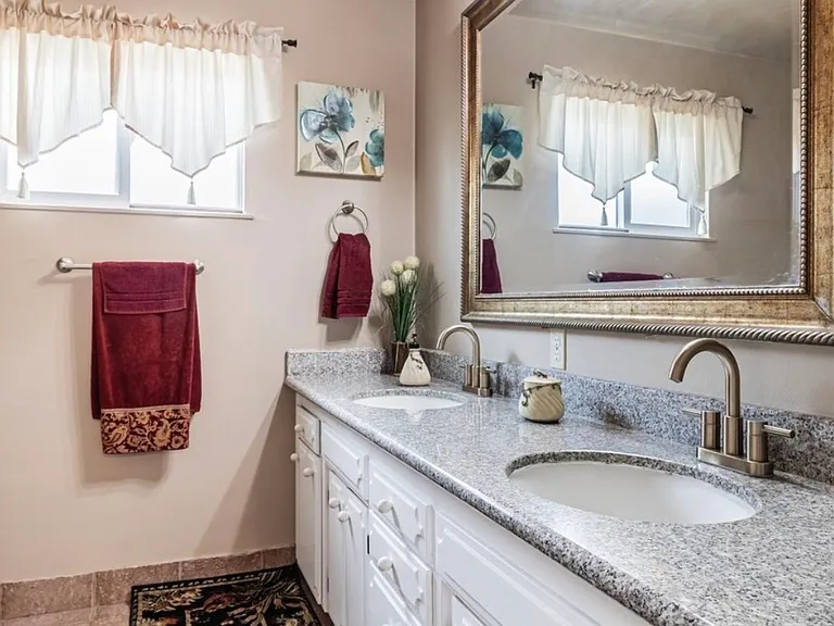 2638 W Rialto Ave — Photo 4