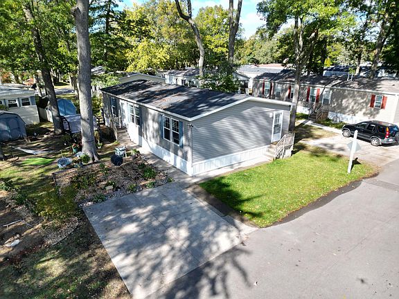 2nd image of 497 Courtland Ln