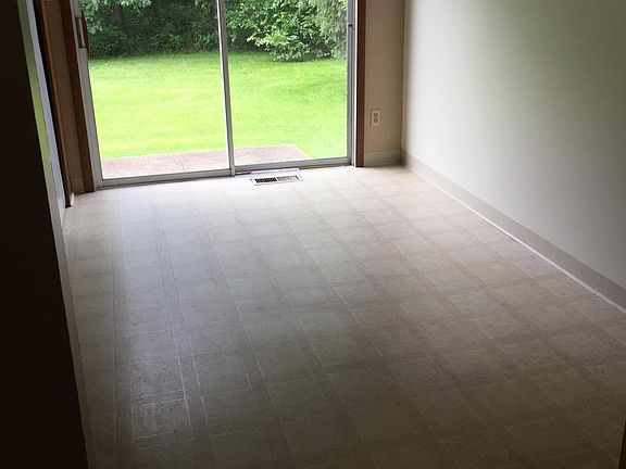 5th image of 2139 Glenmount Ave APT D
