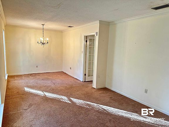 4th image of 4056 Hillcrest Ln W