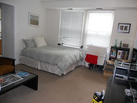 3rd image of 3727 N Pine Grove Ave APT 205
