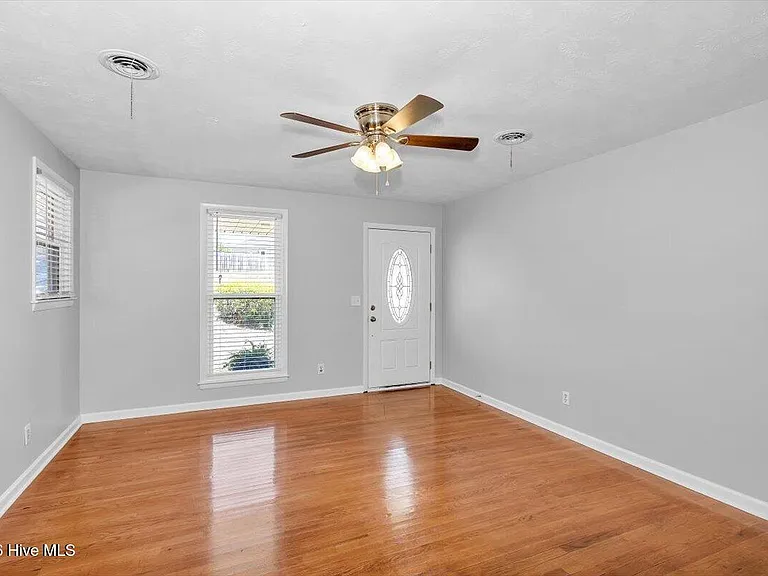 2240 Walden Dr — Photo 6