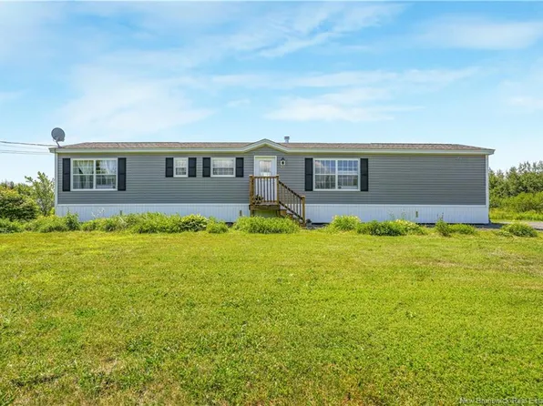 26 Carrie St, Lincoln, NB E3B 0T2
