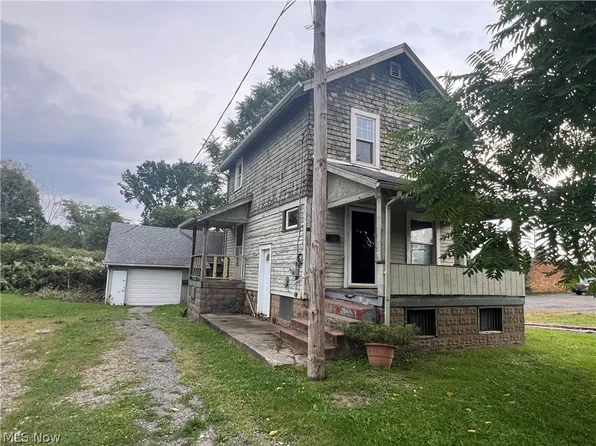 11 N Four Mile Run Rd, Austintown, OH 44515