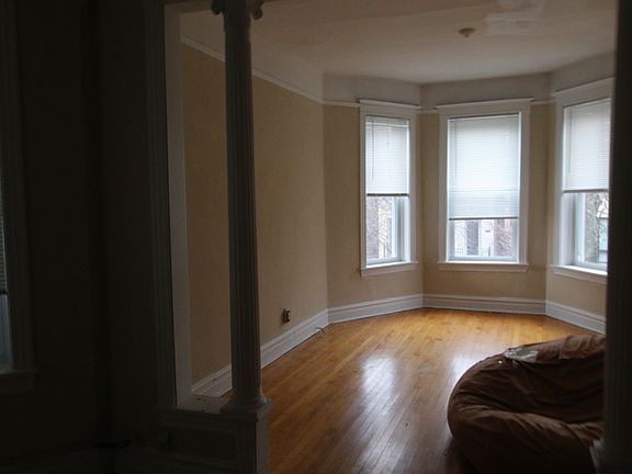 3rd image of 1345 N Leavitt St APT 2