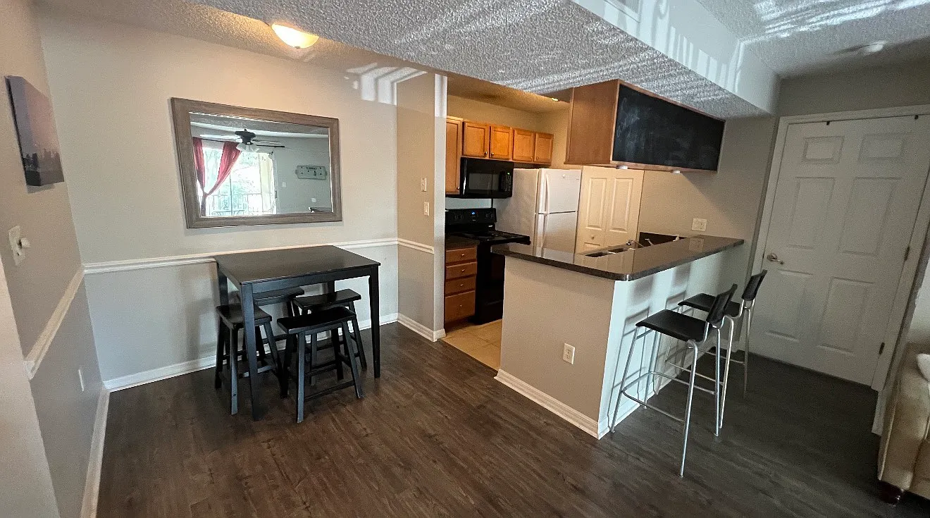 2 bed, 811 sqft, $1,700 — Photo 3