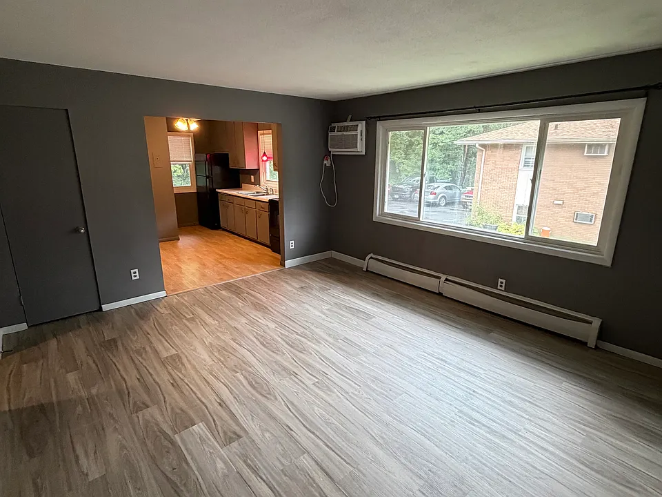 326 Dean Ave E #4