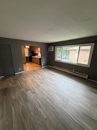 326 Dean Ave E #4 Photo 1