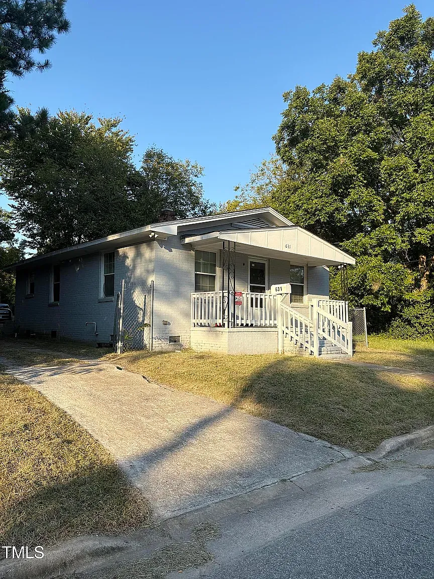 4 bed, 1.5 bath, 1070 sqft, $1,425 — Photo 2