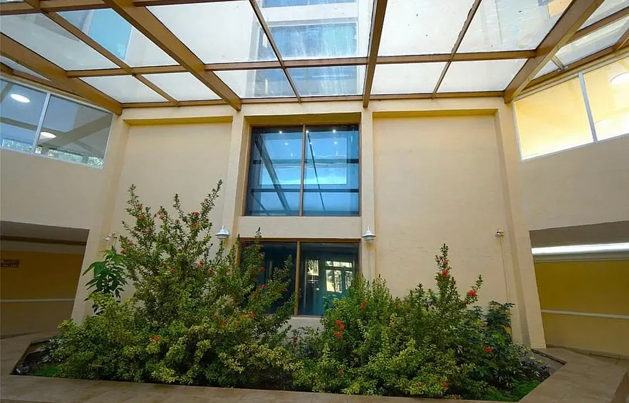 2 bed, 850 sqft, $2,400 — Photo 3