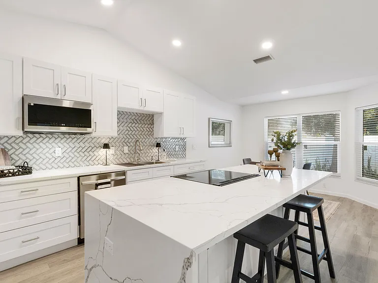 606 Marcus St #26 — Photo 7
