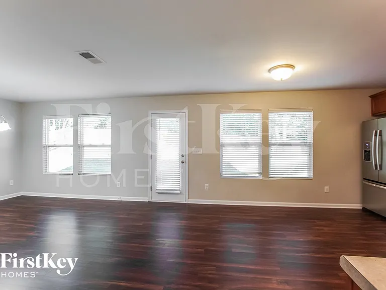 1523 Kellys Landing Dr — Photo 7