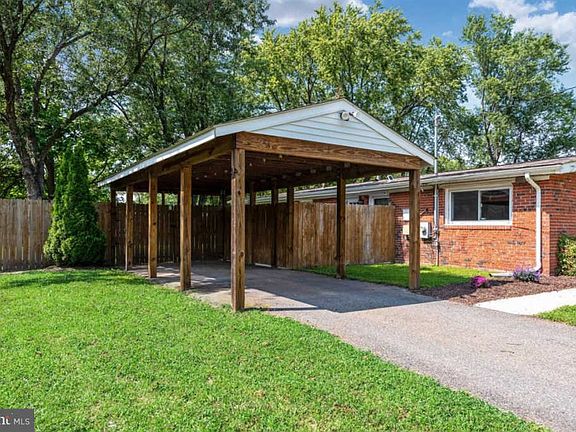 3rd image of 1204 Hutton Dr