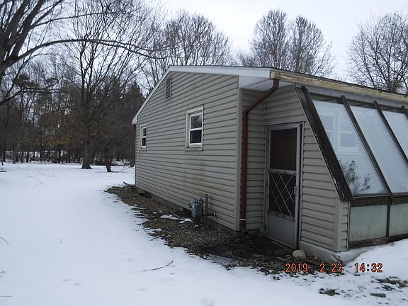 2nd image of 403 Orchard Ct
