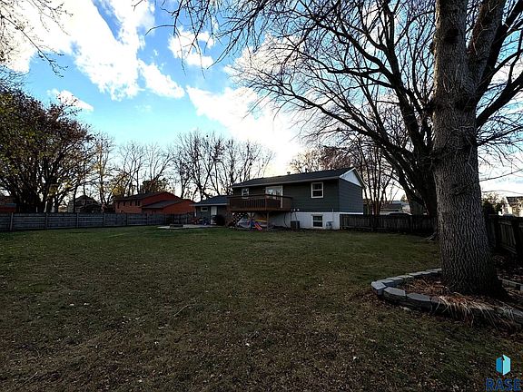 4th image of 408 N Eastern Ave