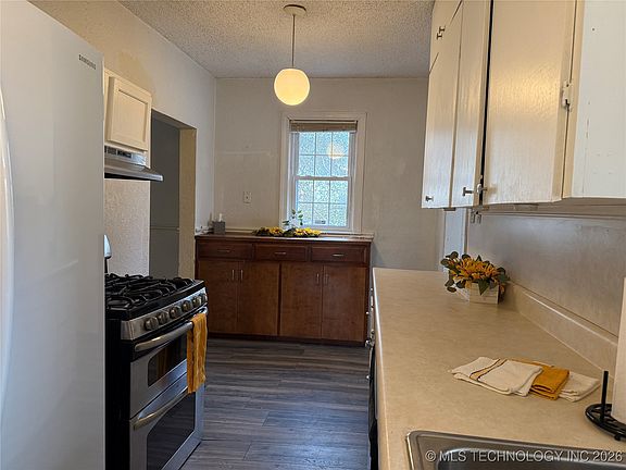 4th image of 608 S 30th St