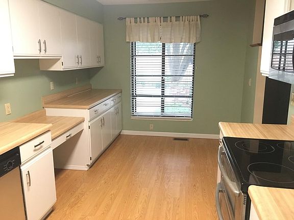 5th image of 11600 Cedar Walk Dr