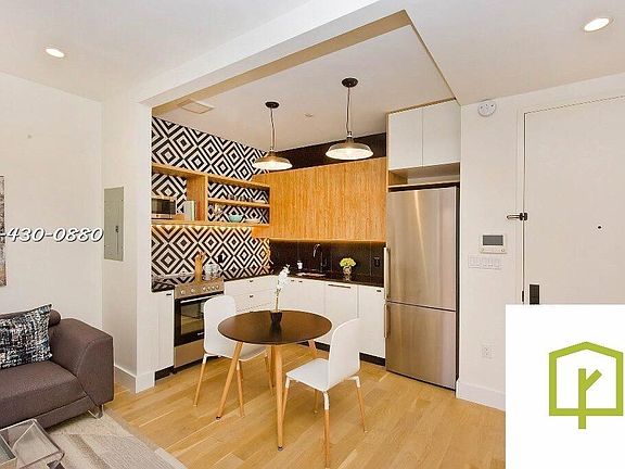 3rd image of 961 Willoughby Ave APT 2H
