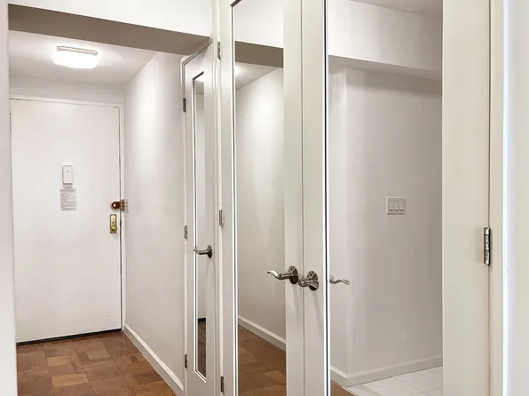 153 East 57th Street image 6 of 9